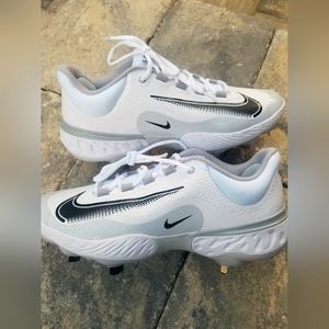New Nike baseball cleats 9.5
